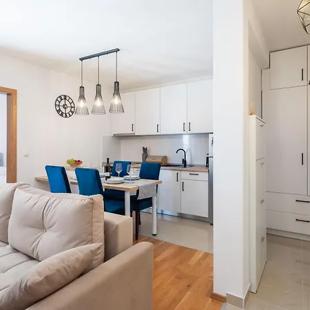 Noa With Sea View And Private Parking Апартаменти