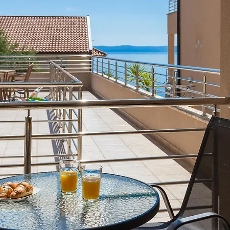Noa - Sea View And Private Parking Apartment Makarska