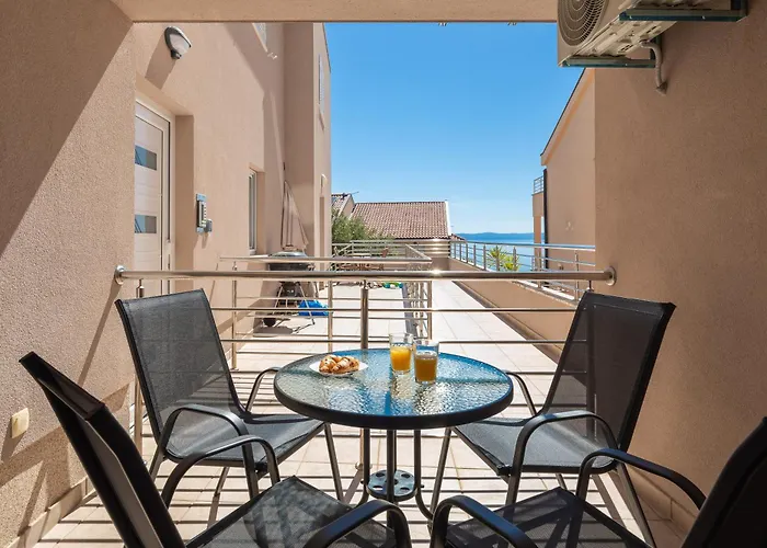 Apartment Noa With Sea View And Private Parking